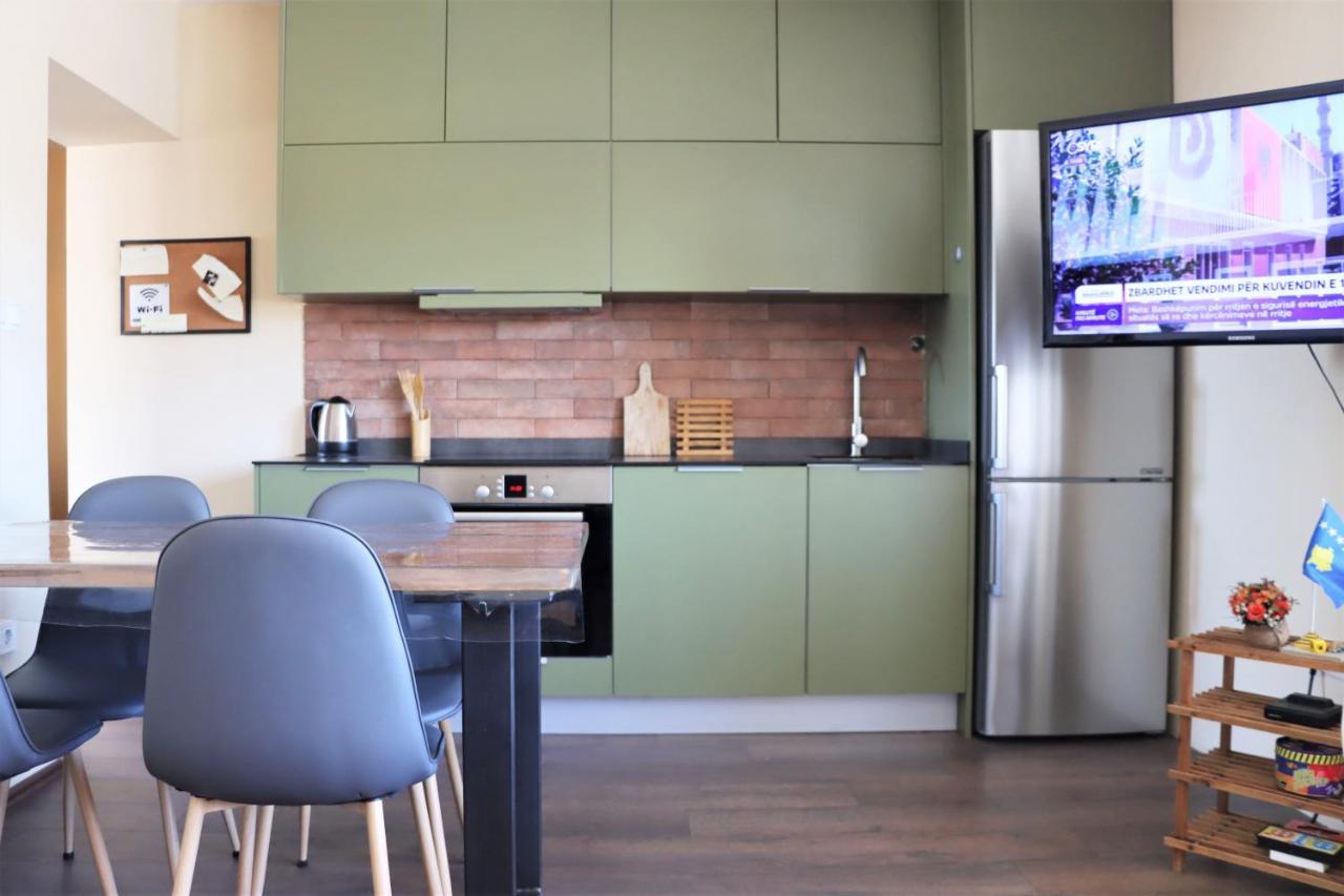 Central View Apartment Prishtine Bagian luar foto