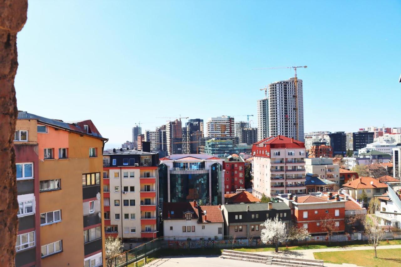 Central View Apartment Prishtine Bagian luar foto